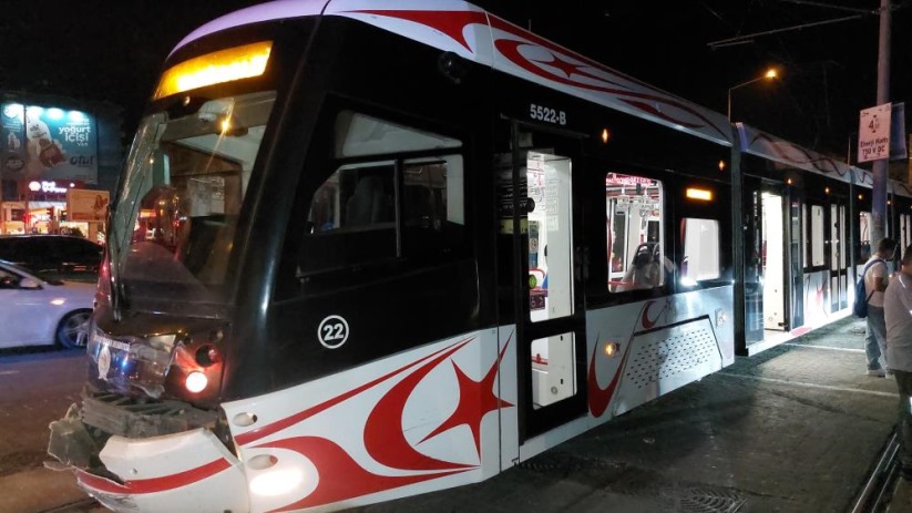 Samsun'da Tramvay ile Ambulans Çarpıştı