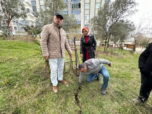 İnşaat Temelinde Oluşan Yarıklar Herkesi Korkuttu