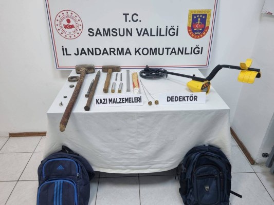Defineciler Suçüstü Yakalandı