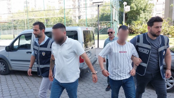 Emlakçı Dükkanını Ateşe Verdiler