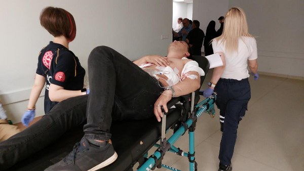 Müşteri Garsona Bıçakla Saldırdı 