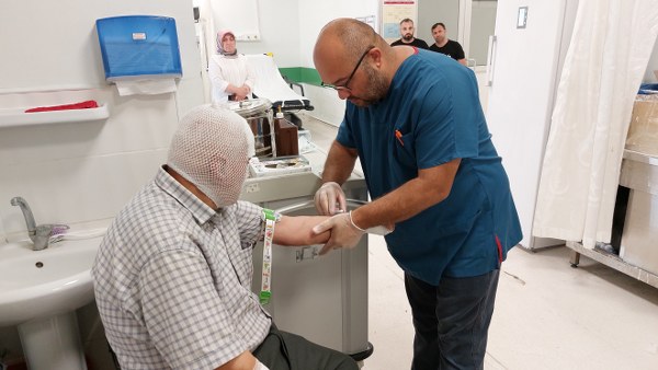 Kızgın Yağ'a Su Dökünce Hastanelik Oldu