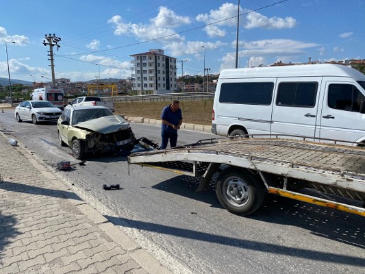 Kavak da Trafik Kazası: Otomobil ile Pikap Çarpıştı 