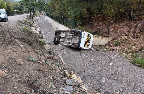 Vezirköprü de Okul Servisi Devrildi