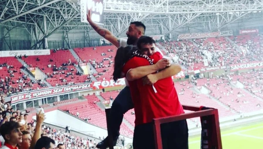 Samsunspor Tribünlerinde Evlenme Teklifi