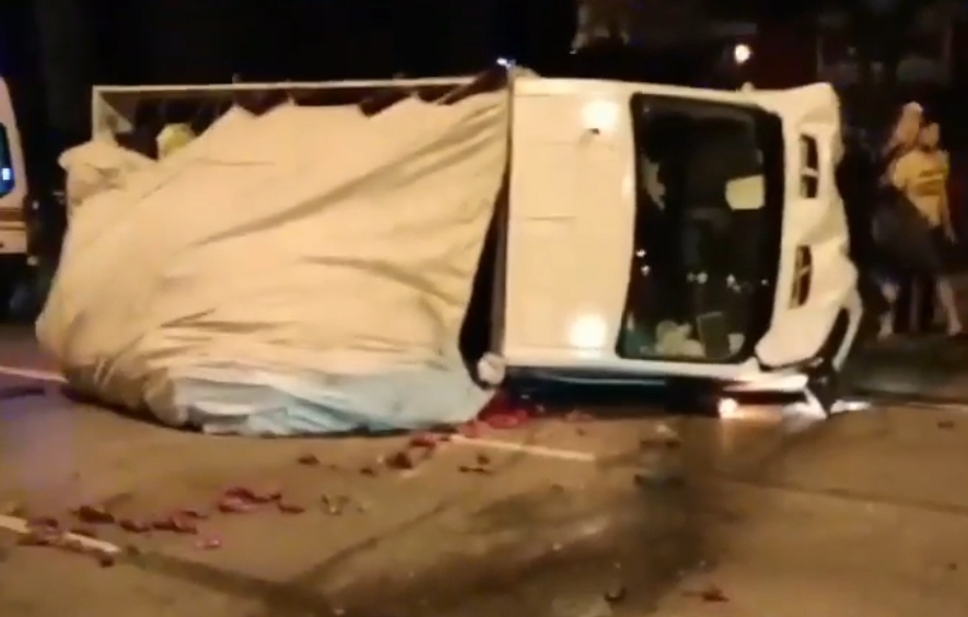 Bafra'dan Samsun Haline Ürün Getiren Araç Atakum'da Kaza Yaptı