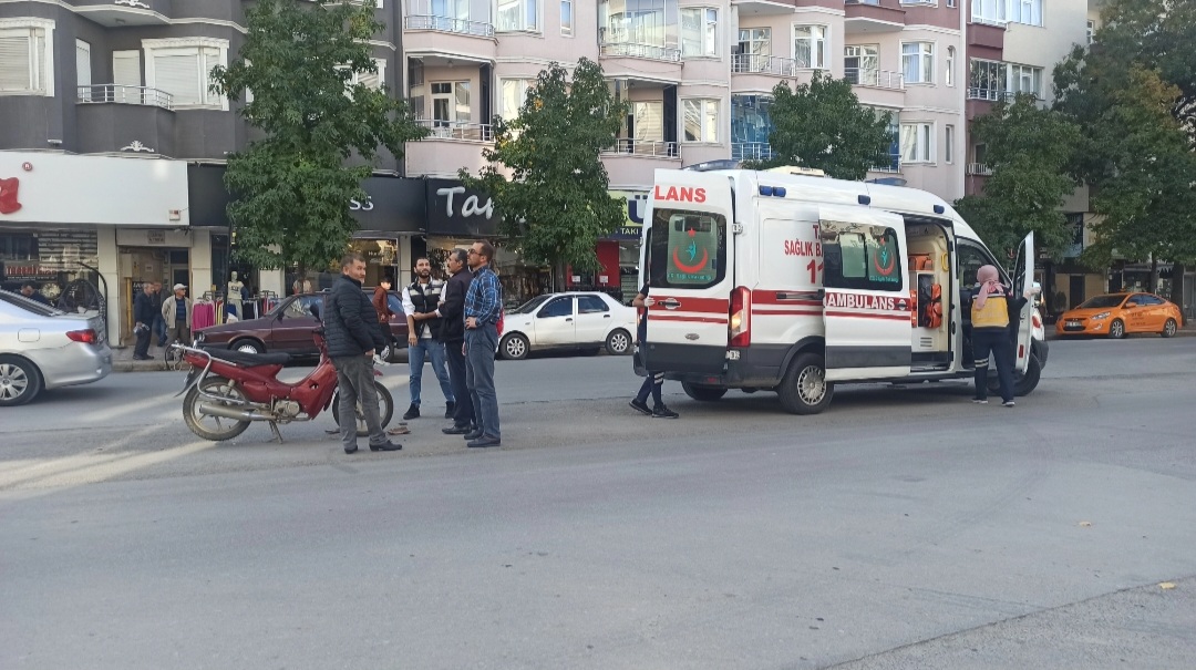 Motosiklet ile Otomobil Çarpıştı 