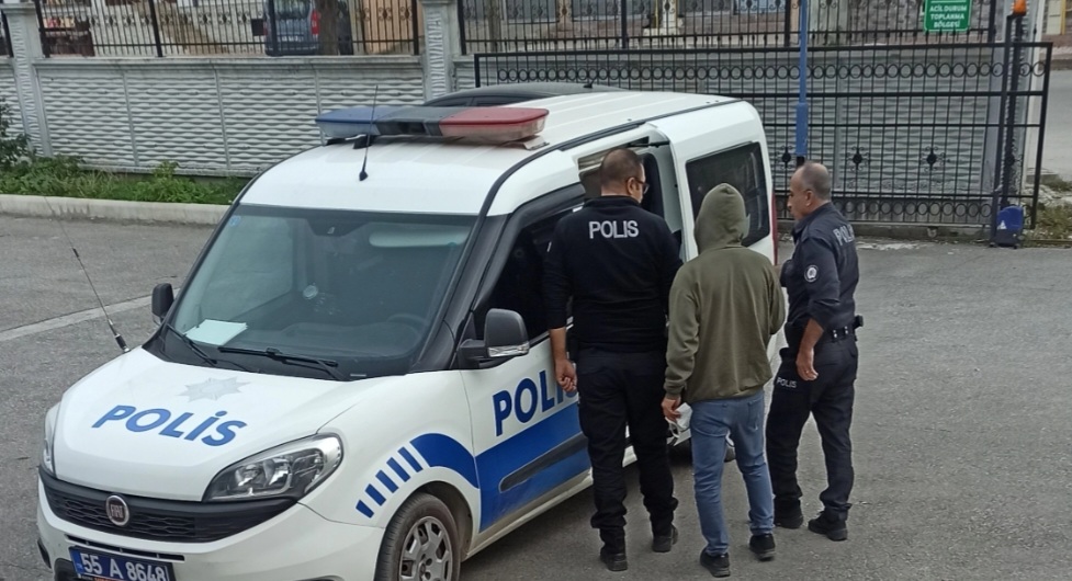 Eşini Tehdit Eden Şahsa Gözaltı