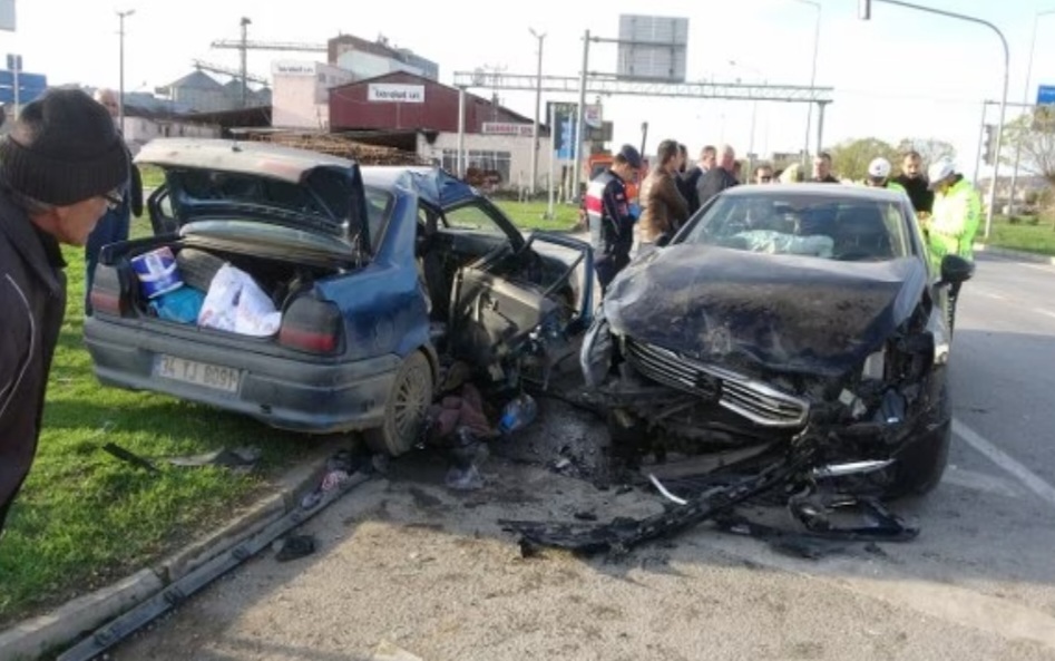 Samsun Sinop Karayolunda Trafik Kazası 