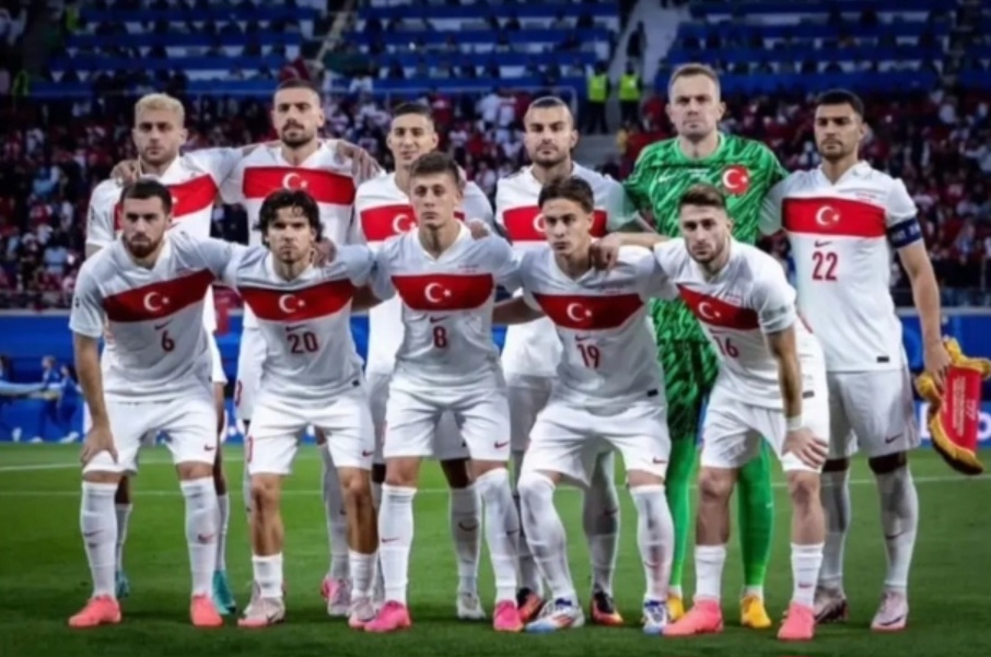 Alkışlar Bizim Çocuklar'a