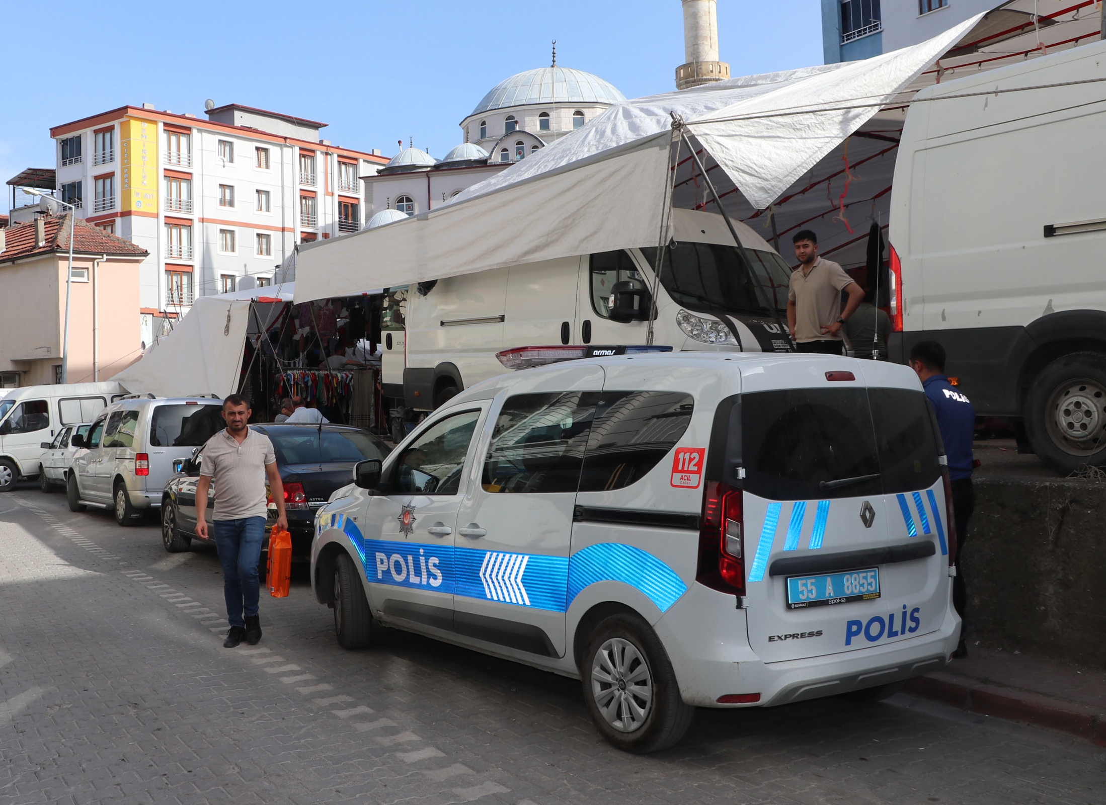 Pazar Yerinde Bıçaklı Kavga 