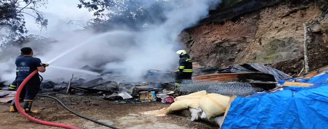 Samsun da Çıkan Yangında Ahşap Ev Kül'e Döndü