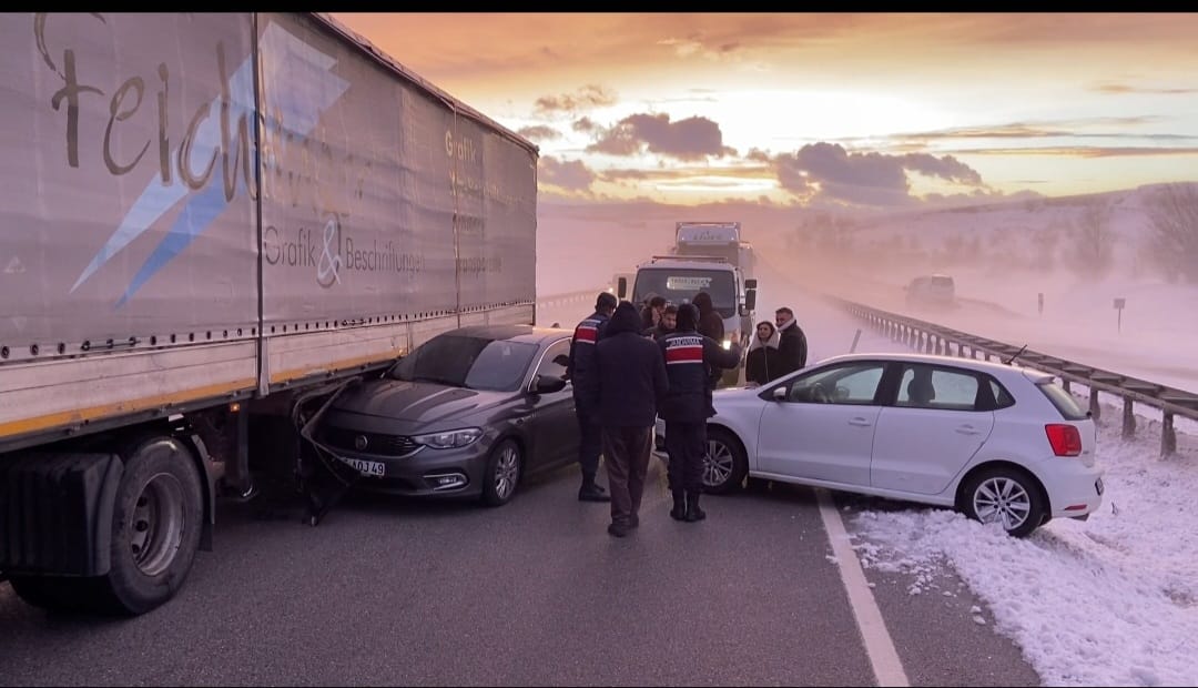 Samsun Yolunda Zincirleme Trafik Kazası 