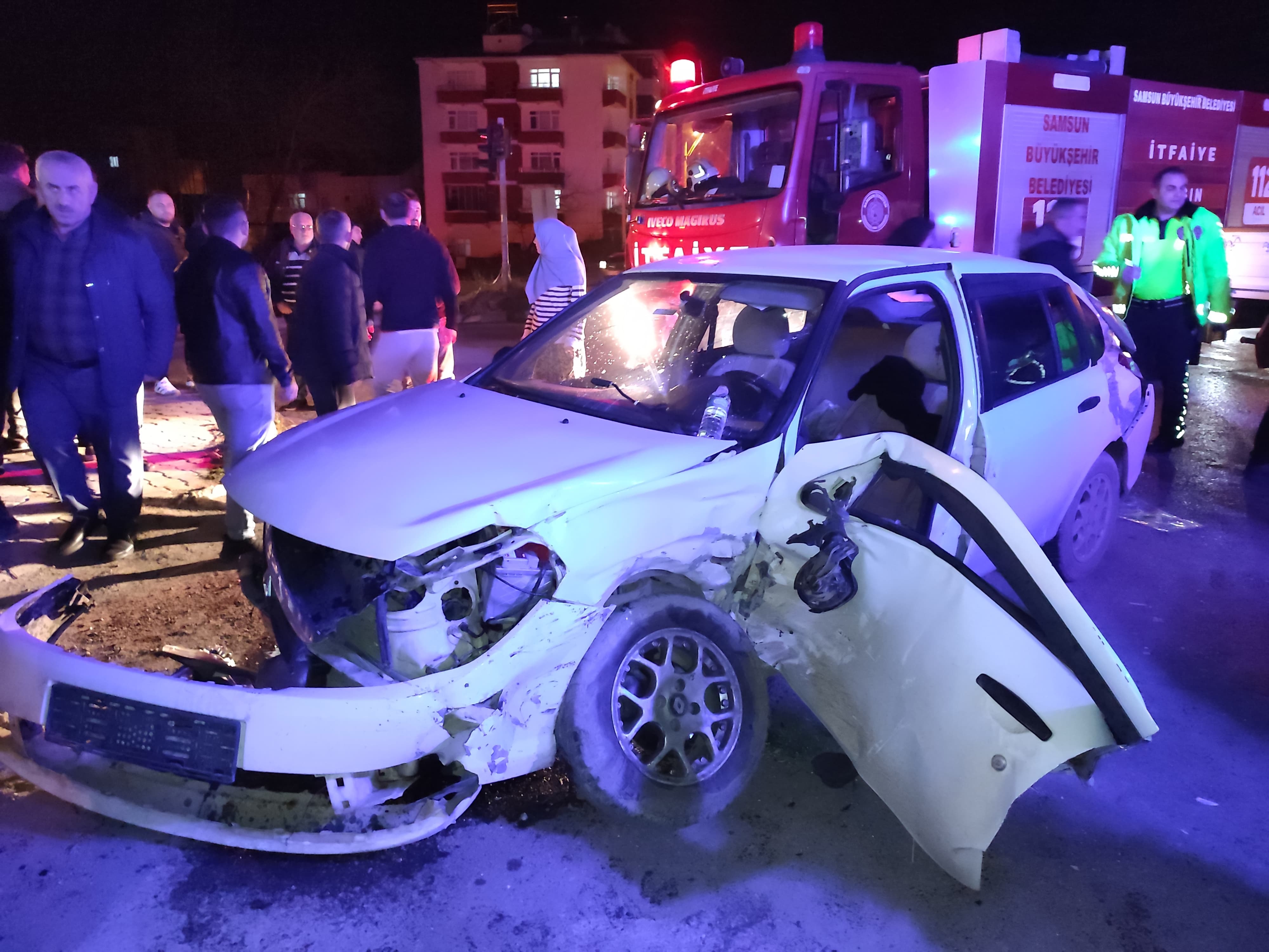 Kırmızı Işık'ta Feci Trafik Kazası 