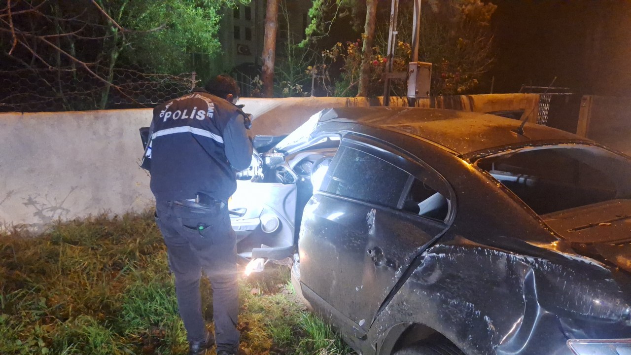 Bafra'da Otomobil Evin Duvarına Çarptı 