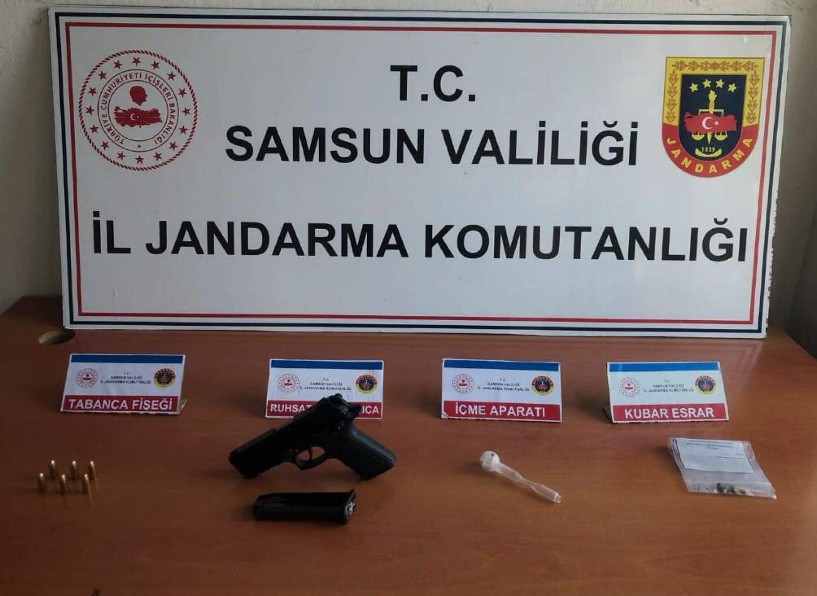 Terme de Şüpheli Araç da Silah ve Uyuşturucu Ele Geçirildi 