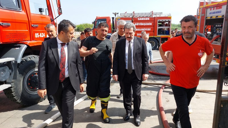 Çıkan Yangın da Samsun Valisi Orhan Tavlı, Samsun Büyükşehir Belediye Başkanı Halit Doğan, İncelemeler de Bulundu 