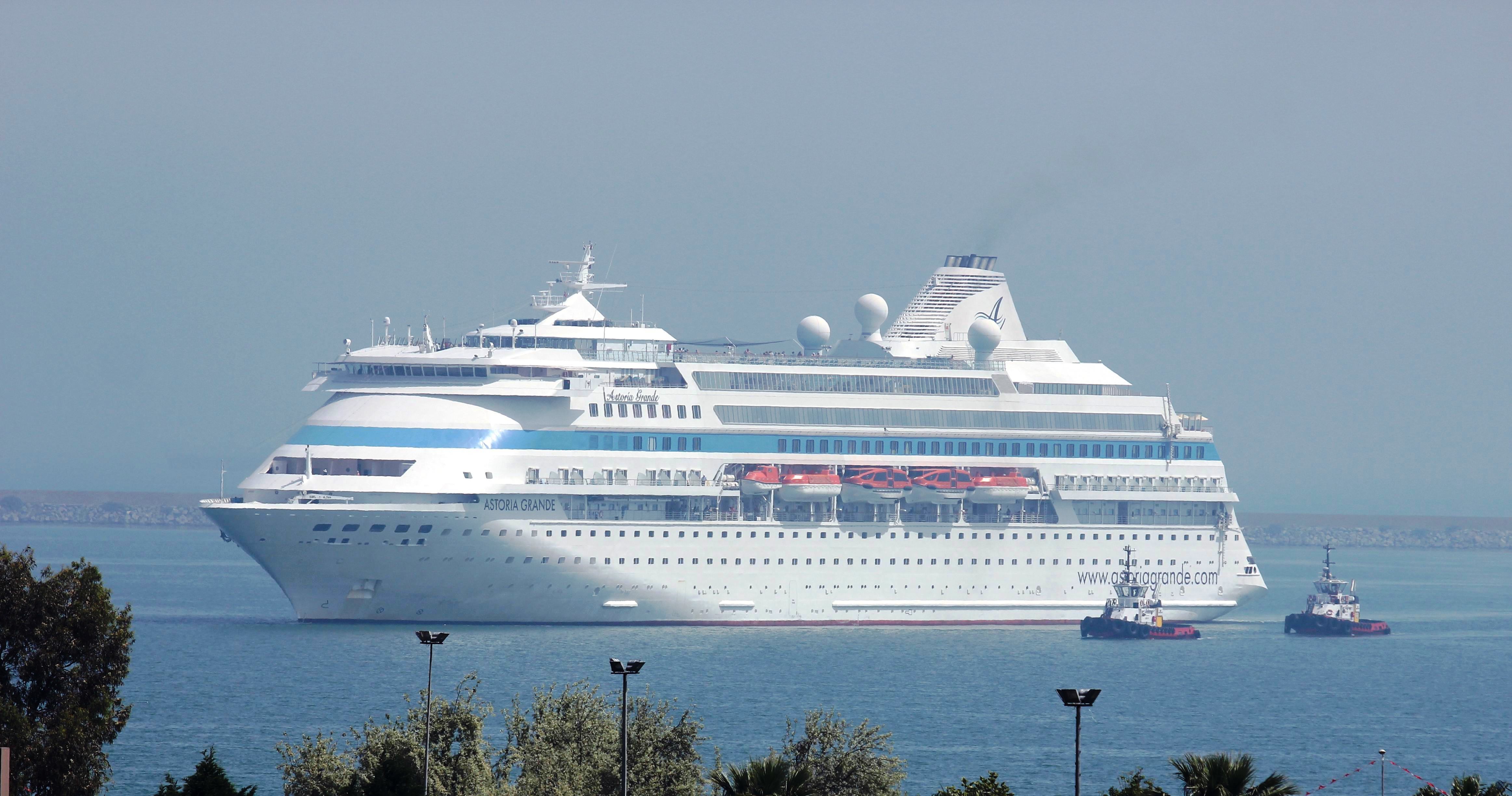 Kruvaziyer Gemi, Samsun Limanı’na Demirledi