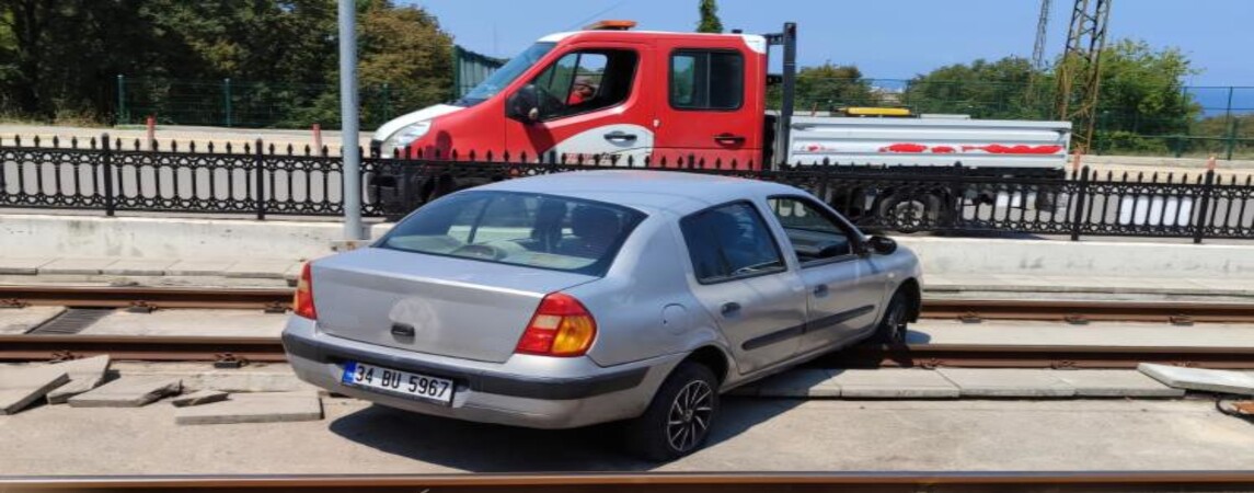 Samsun da Otomobil Yaylı Sistem Hattına Çarparak 