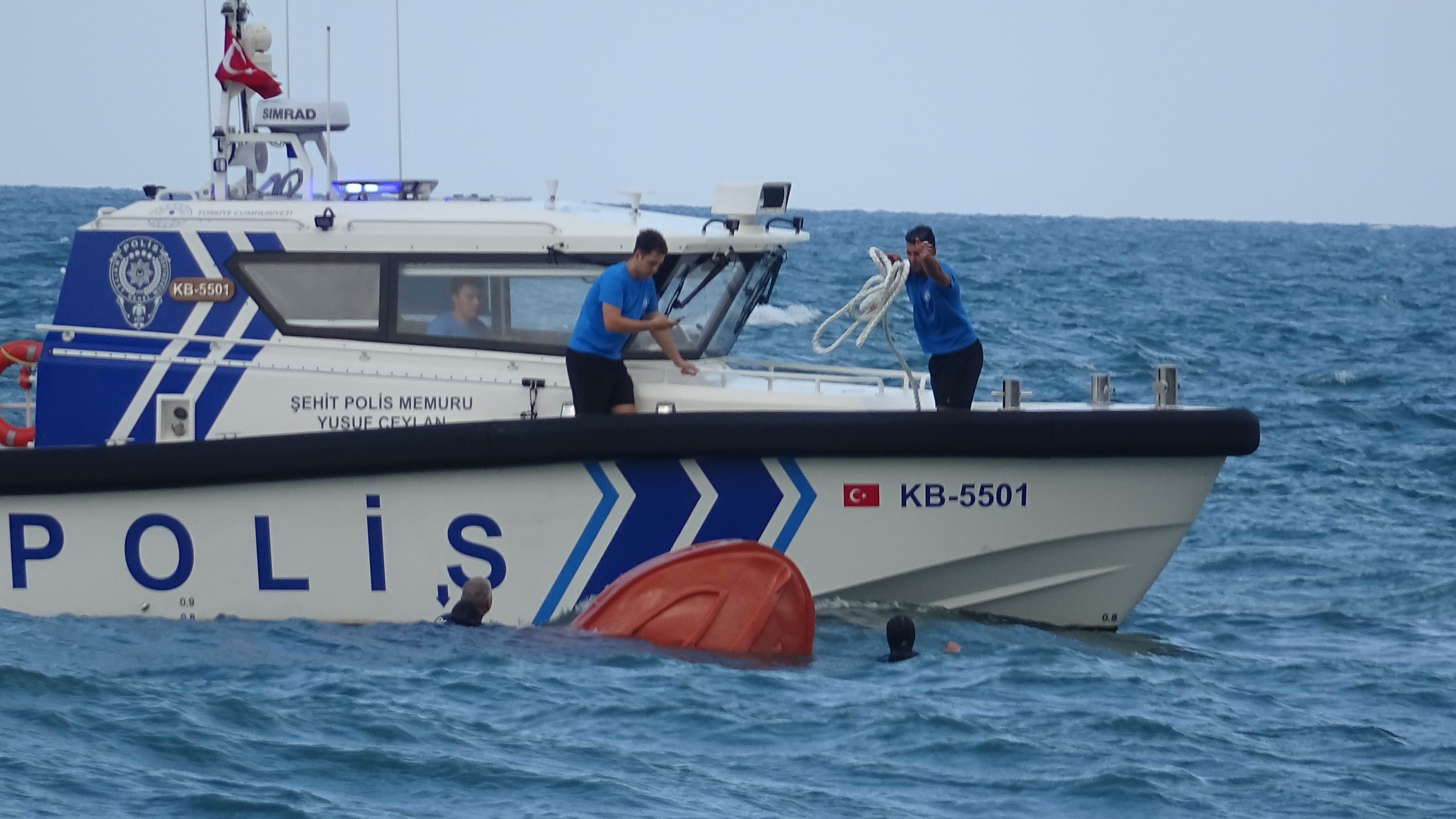 Samsun'da Dalgalı Denizde Bot Alabora Oldu