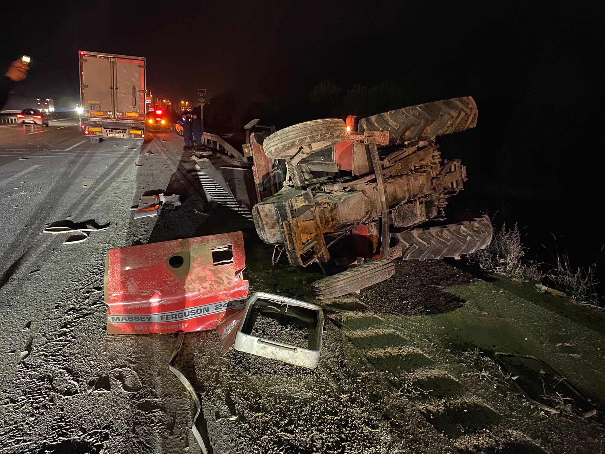 Kavak da Trafik Kazası: Tır Traktöre Çarptı