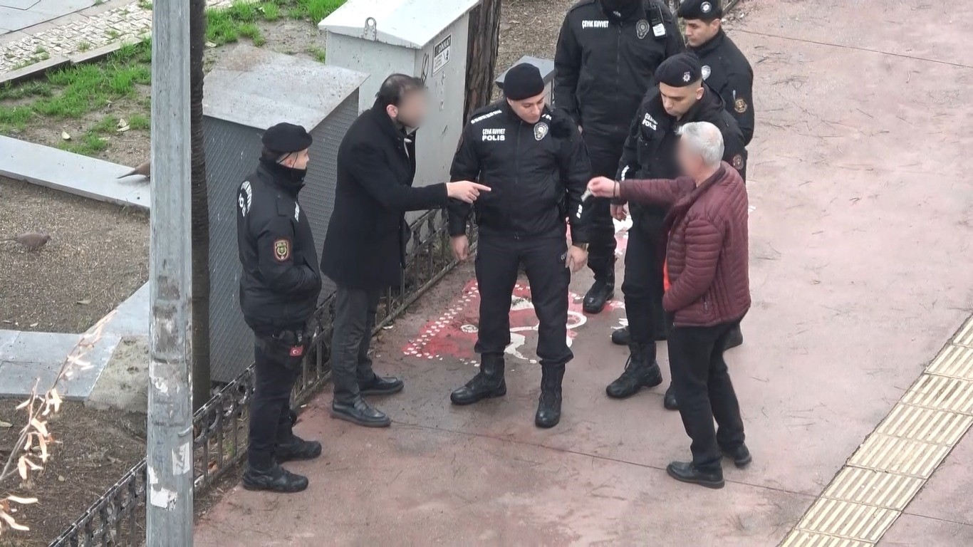 Cadde Ortasında Yaşanan Tartışma Gergin Anlara Sebep Oldu