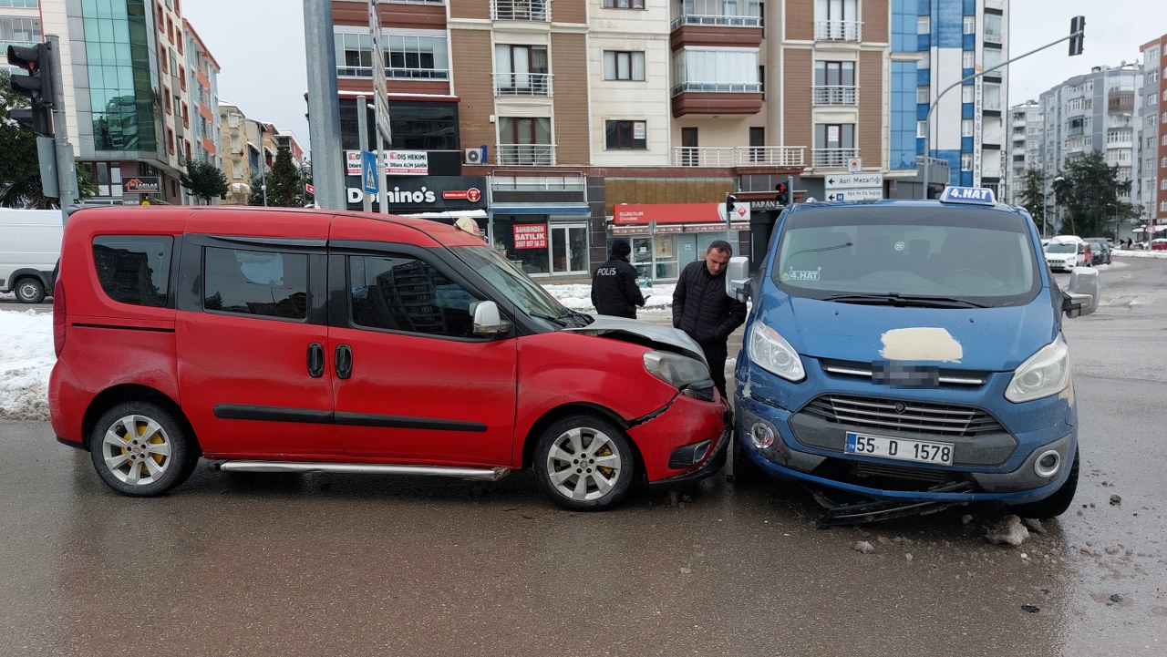 Adalet Mahallesi'nde Trafik Kazası 