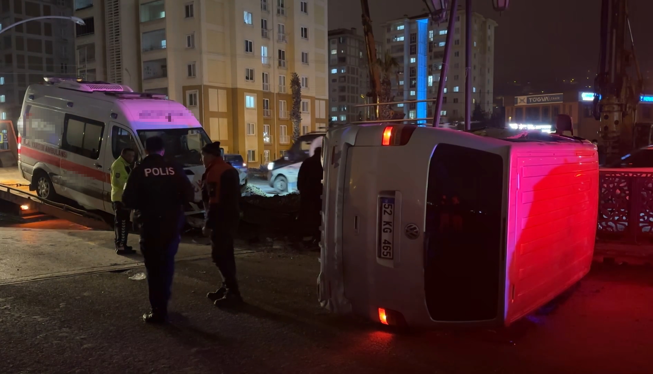 Samsun'da Ambulans ile Minibüs Çarpıştı 