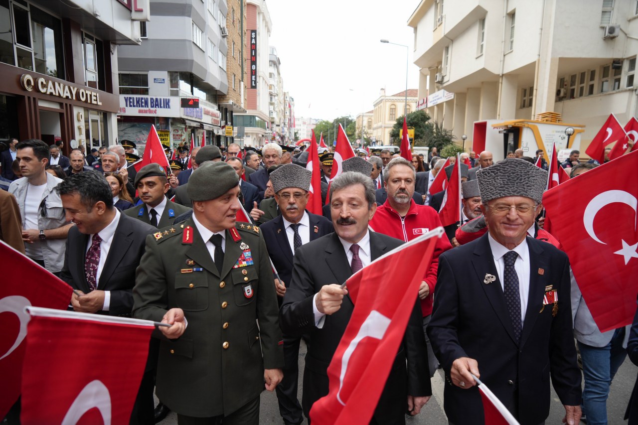 Samsun’da 1919 Metrelik Bayrakla Cumhuriyet Yürüyüşü! Binlerce Kişi Tek Yürek Oldu 