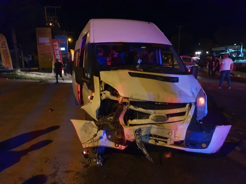 Fındık İşçilerini Taşıyan Minibüs Kaza Yaptı