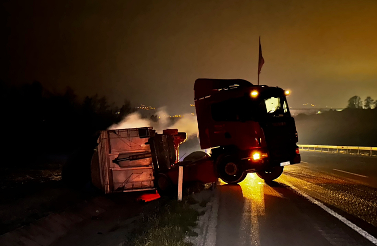 Samsun Ankara Karayolu'nda Tır Şarampole Yuvarlandı