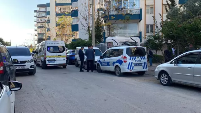 Antalya'da 3 Kardeş Evlerinde Ölü Bulundu 