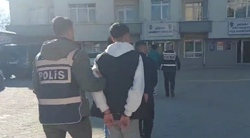 Ayvacık da Otomobil Hırsızları Yakalandı