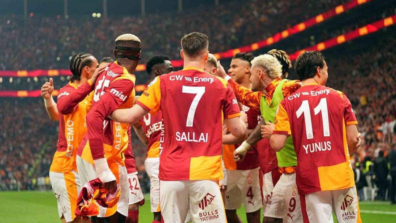 Dev Derbide Tarihi Gece! Galatasaray, Fenerbahçe’yi 3-0 Mağlup Etti