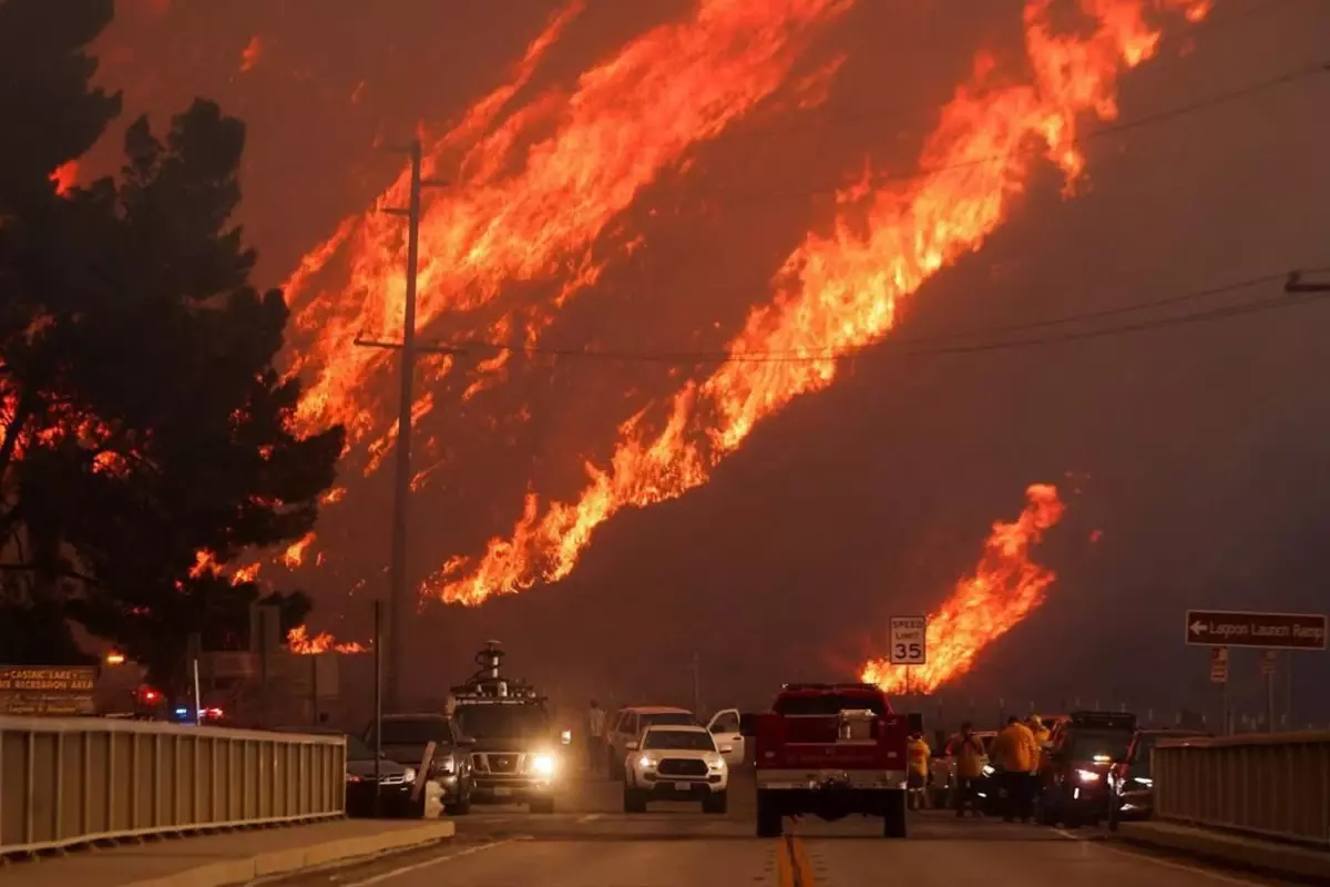 Los Angeles'da Yangın Yeniden Başladı 