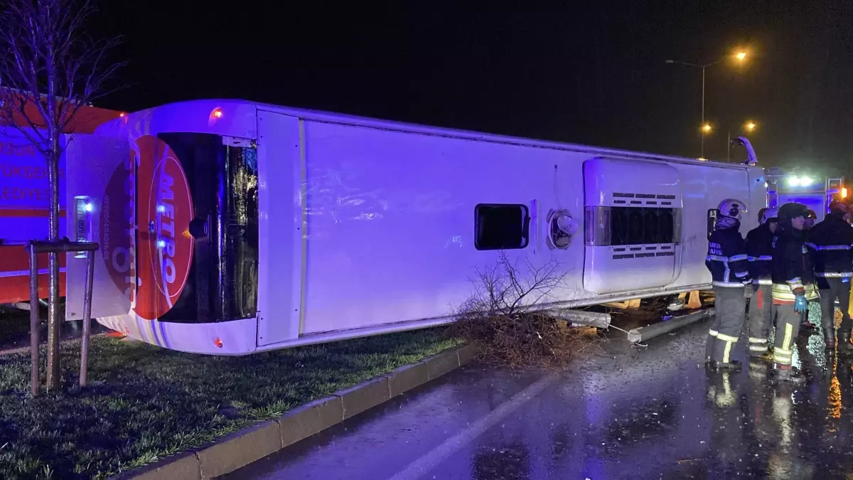 Samsun İlkadım'da Yolcu Otobüsü Devrildi