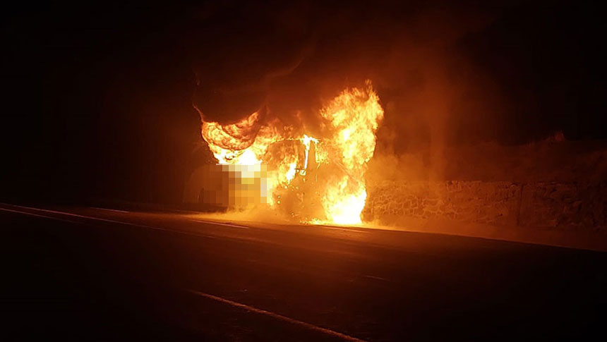 Van- Samsun Seferi Yapan Yolcu Otobüsü Alev  Aldı 