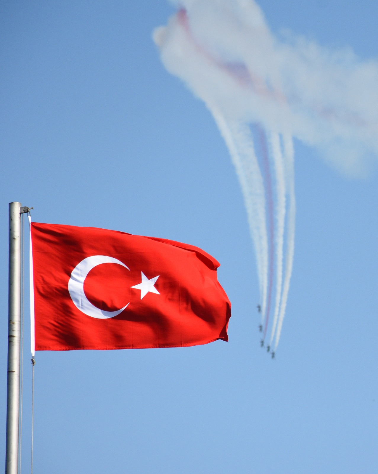  Atatürk'ü Anma, Gençlik ve Spor Bayramı Etkinlikleri Kapsamında 9SoloTürk, HürJet, Türk Yıldızları'ndan Samsun'da Gösteri 