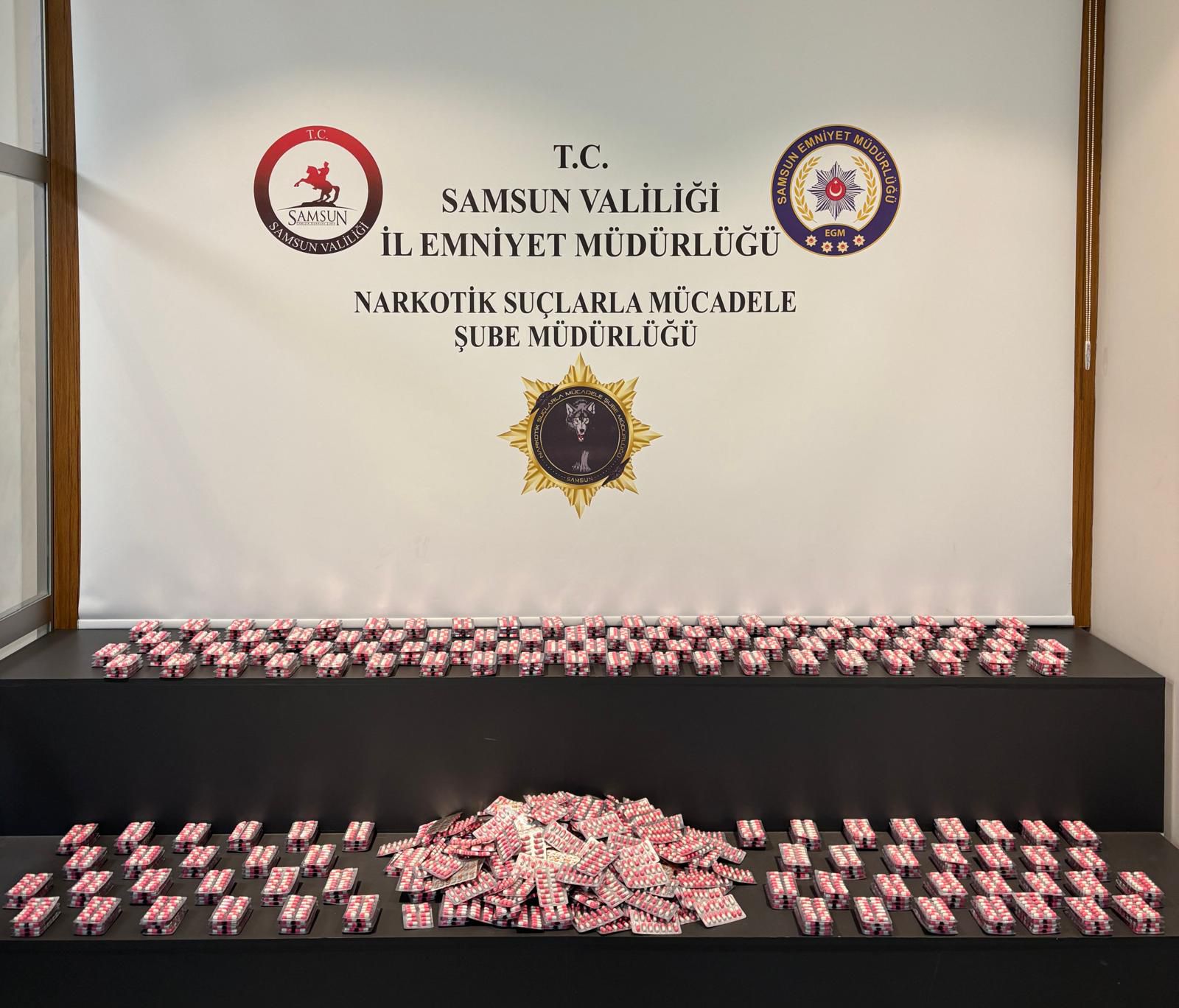 Atakum'da 10 Bin 580 Adet Sentetik Ecza Ele Geçirildi 