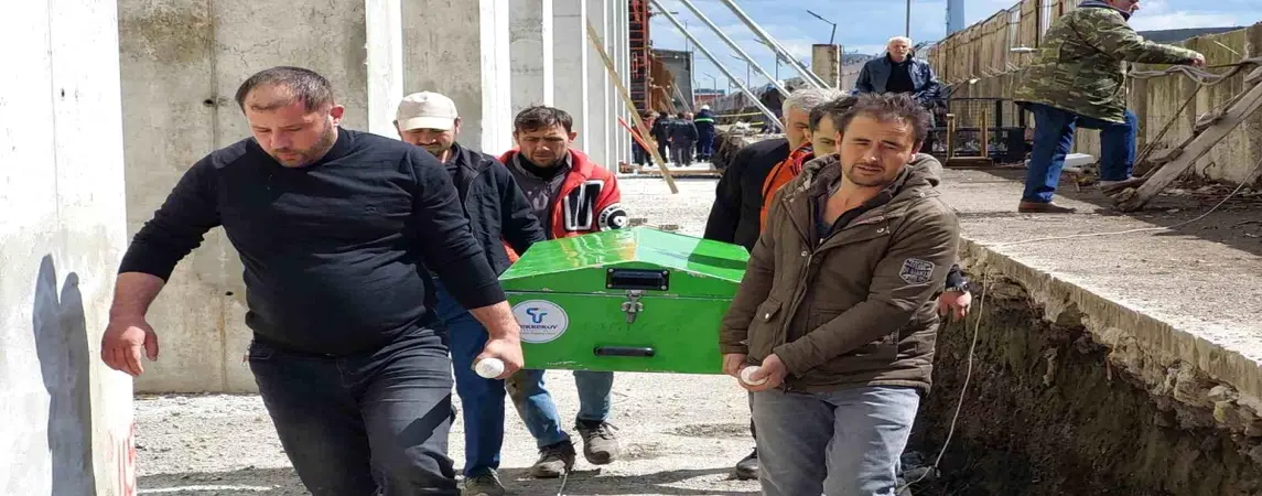 İnşaattan Düşen İşçi Hayatını Kaybetti 